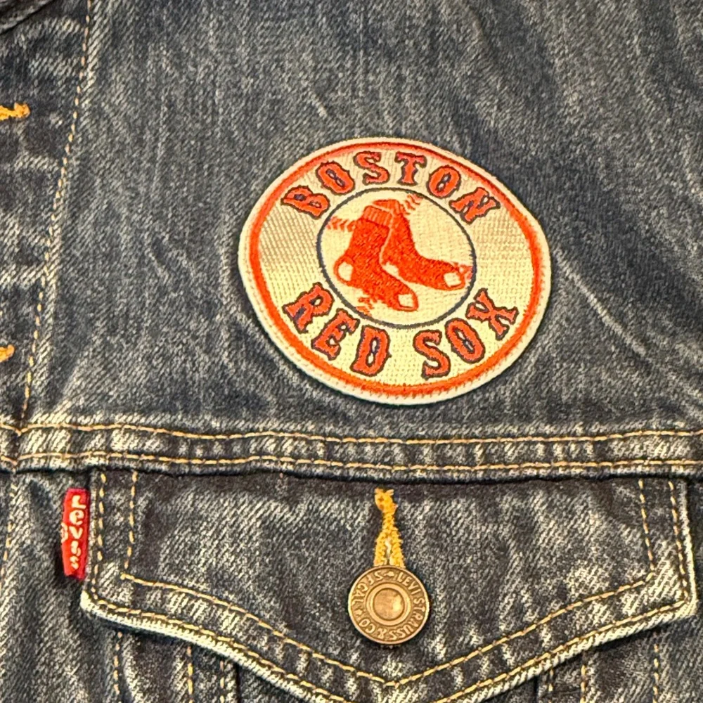 Levi's MLB Blue Denim Jacket with Red Sox Logo Patches - size Large - Picture 4 of 8